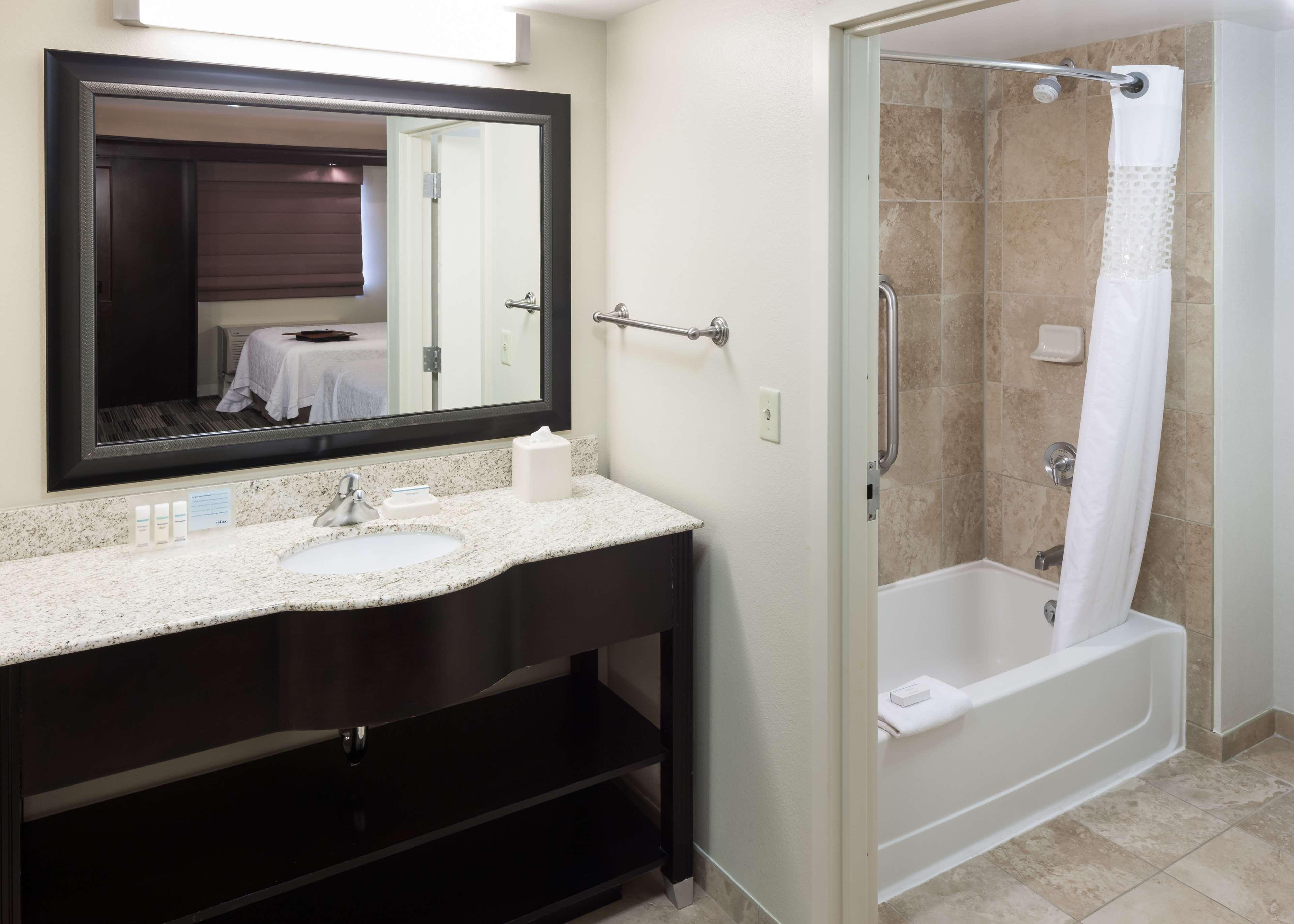 Hampton Inn & Suites Omaha-Downtown Ngoại thất bức ảnh
