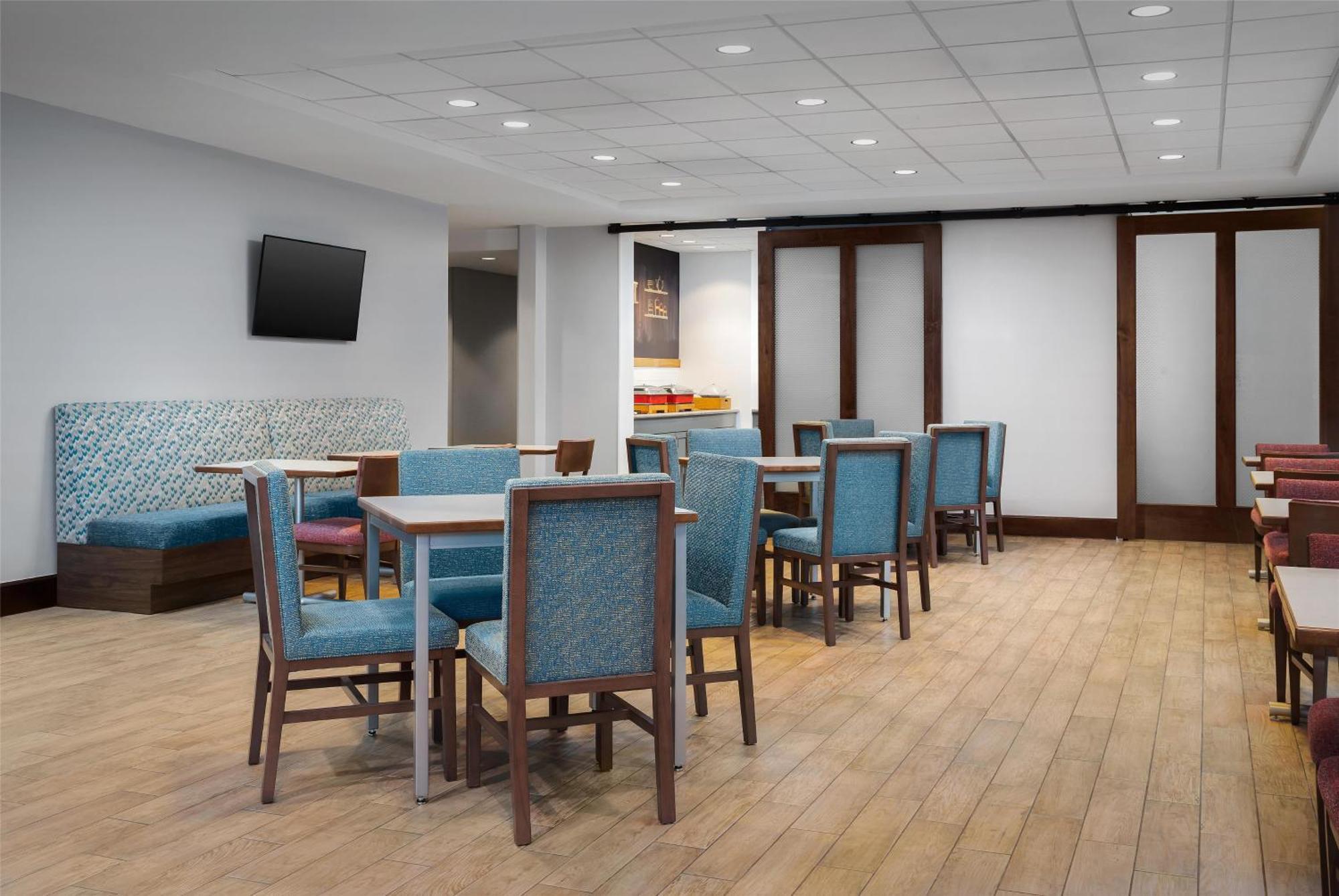 Hampton Inn & Suites Omaha-Downtown Ngoại thất bức ảnh