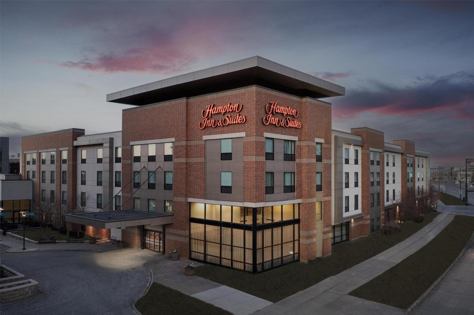 Hampton Inn & Suites Omaha-Downtown Ngoại thất bức ảnh